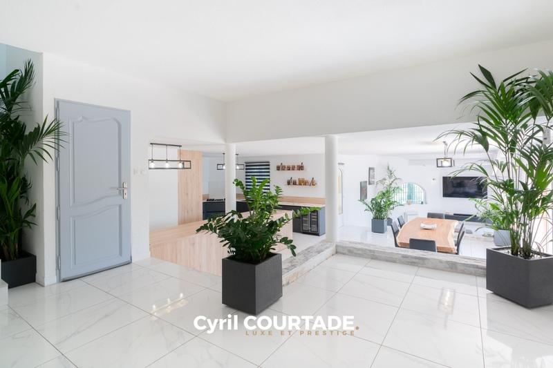 Villa - 245 m² - 7 pièces