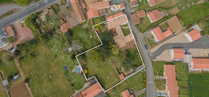 Maison - 320 m² - 9 pièces