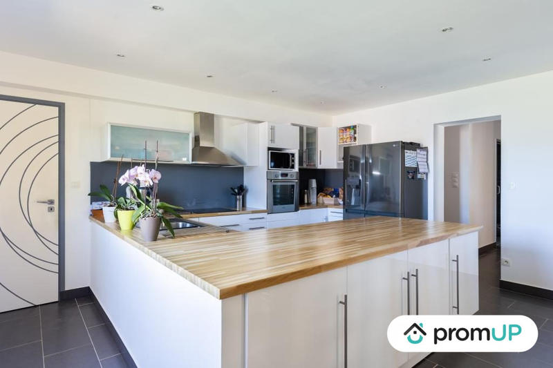 Villa - 234 m² - 7 pièces