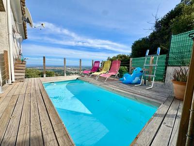 Maison - 213 m² - 7 pièces