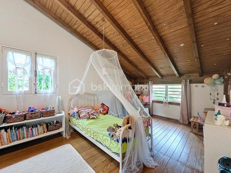 Propriété - 211 m² - 9 pièces