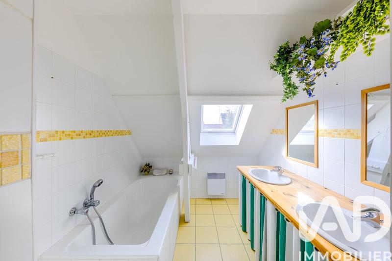 Maison - 136 m² - 9 pièces