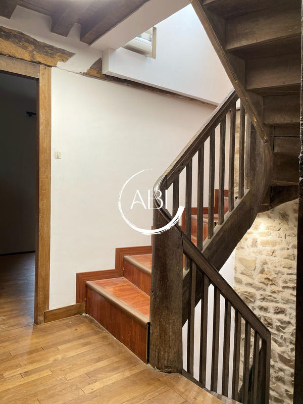 Maison ancienne - 258 m² - 9 pièces
