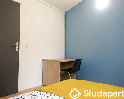 Chambre - 90 m² - 1 pièce