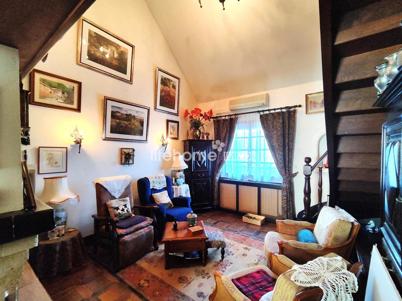 Maison - 253 m² - 8 pièces