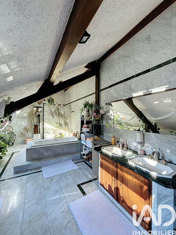 Maison - 580 m² - 10 pièces