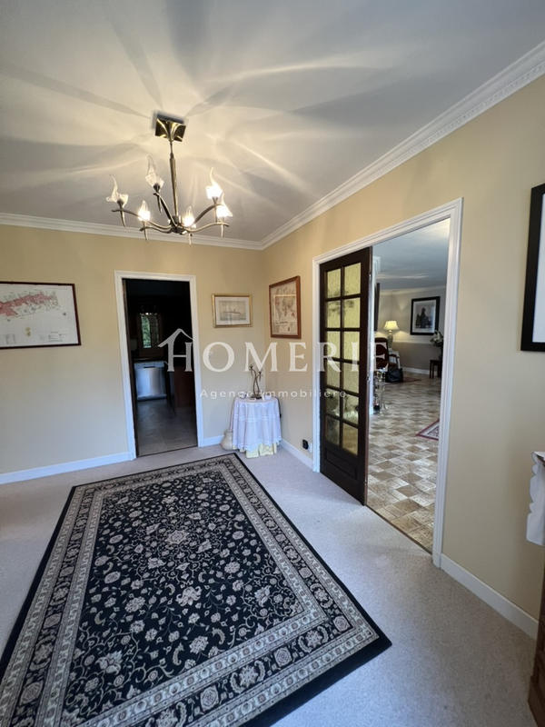 Maison - 213 m² - 9 pièces