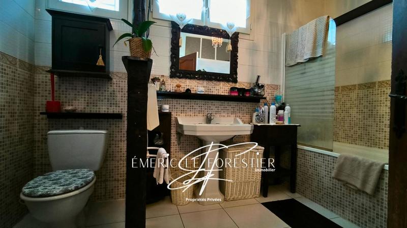 Maison - 240 m² - 10 pièces