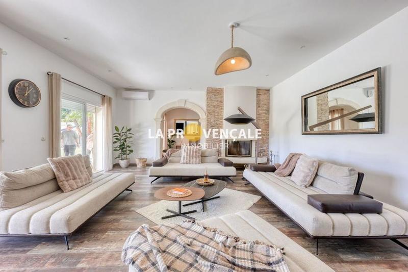 Maison traditionnelle - 250 m² - 6 pièces