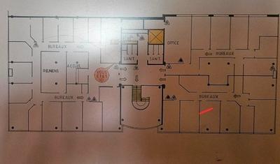 Local d'activité / Entrepôt - 750 m² - 34 pièces