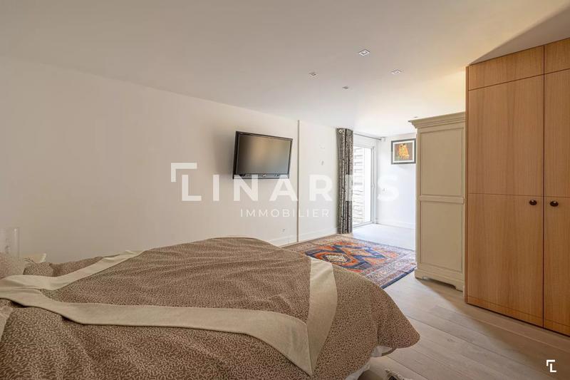 Maison - 570 m² - 7 pièces