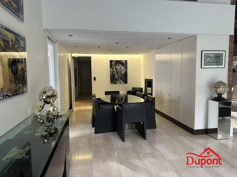 Maison contemporaine - 360 m² - 8 pièces