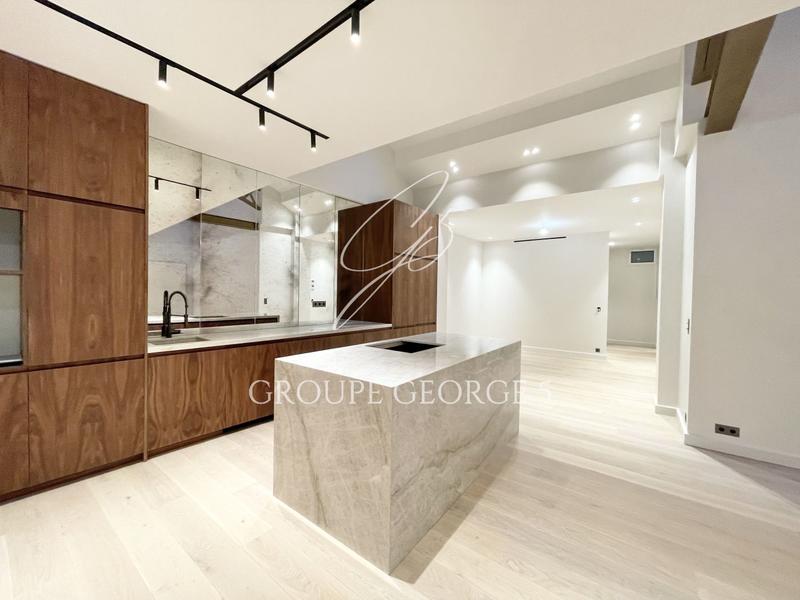 Loft - 194 m² - 5 pièces