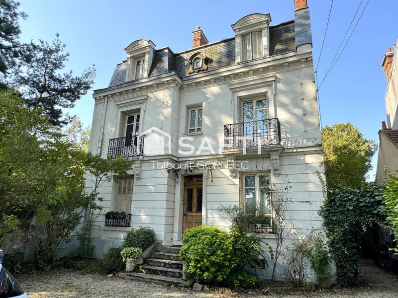 Maison - 220 m² - 9 pièces