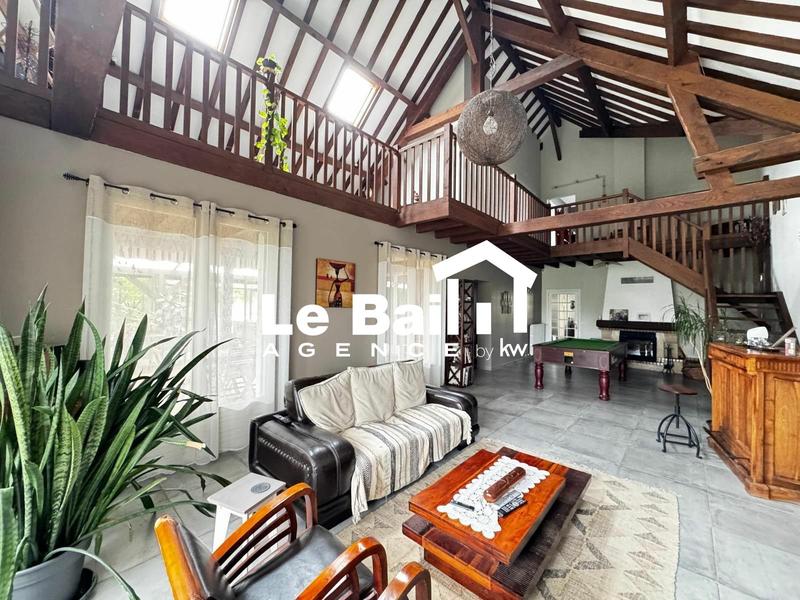 Maison - 280 m² - 9 pièces