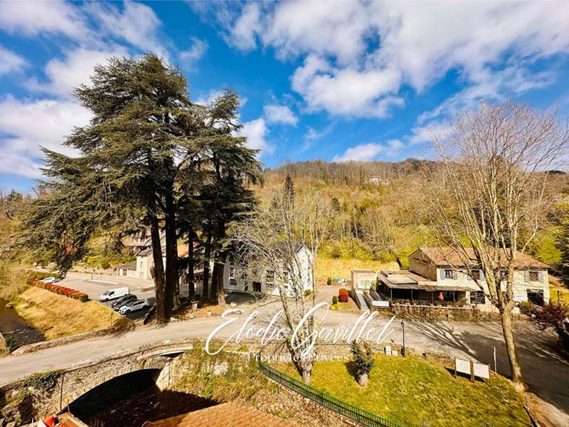 Maison - 304 m² - 11 pièces