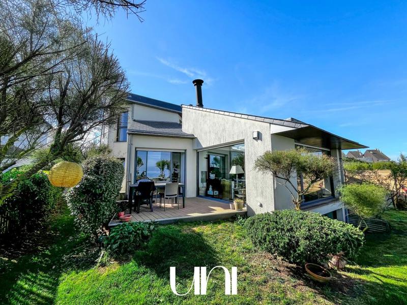 Maison - 237 m² - 7 pièces