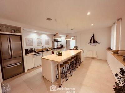 Maison - 224 m² - 6 pièces