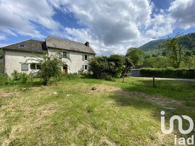 Maison - 215 m² - 8 pièces