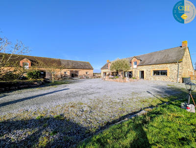 Maison - 230 m² - 6 pièces