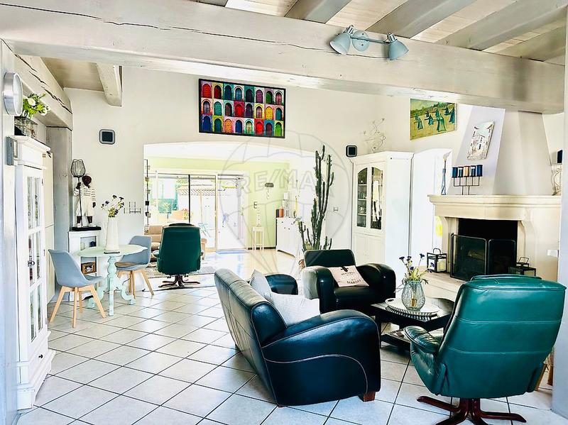 Villa - 216 m² - 8 pièces