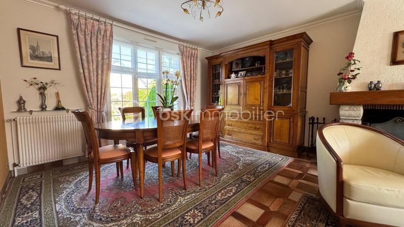 Maison traditionnelle - 136 m² - 8 pièces