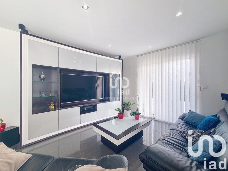 Maison - 240 m² - 8 pièces