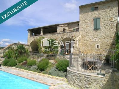 Maison - 465 m² - 15 pièces