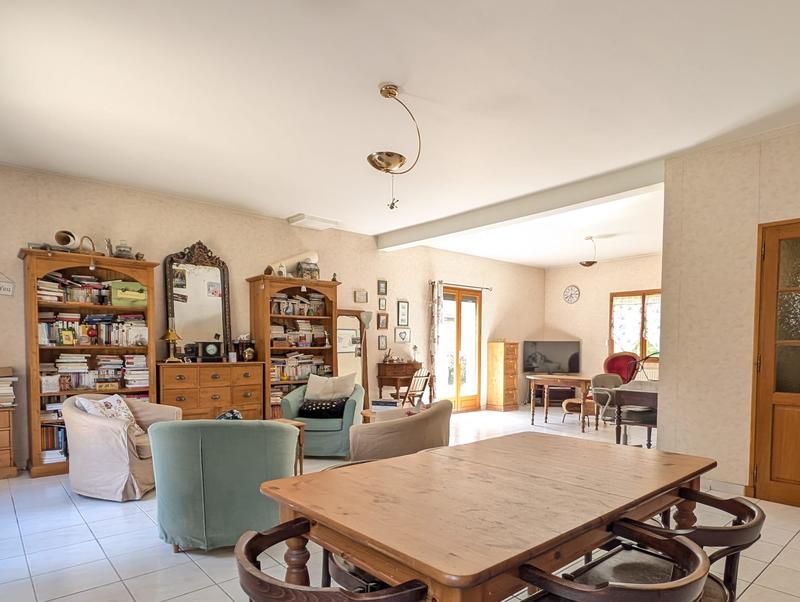 Maison traditionnelle - 200 m² - 8 pièces