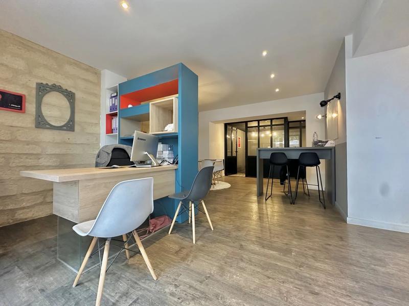 Magasins - 140 m² - 7 pièces