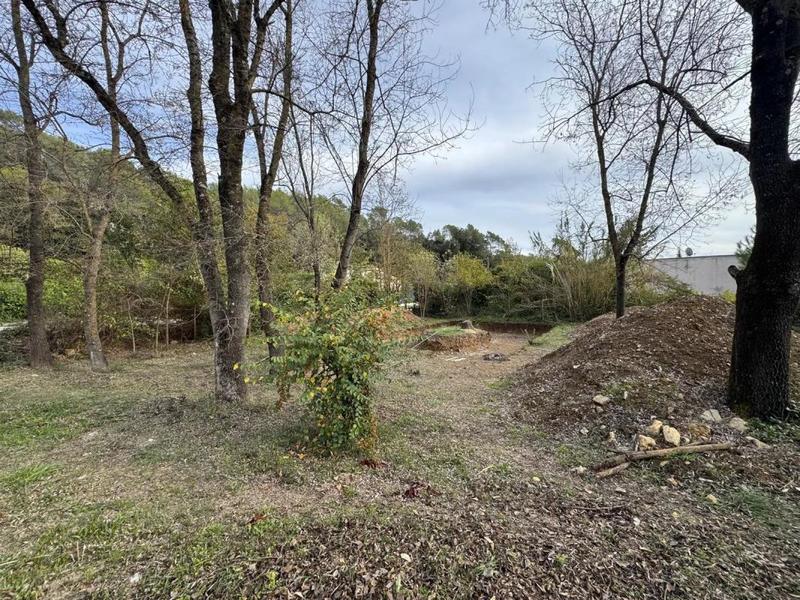 Terrain constructible - 905 m²