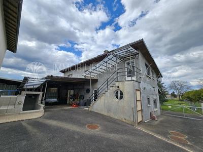 Maison - 210 m² - 6 pièces