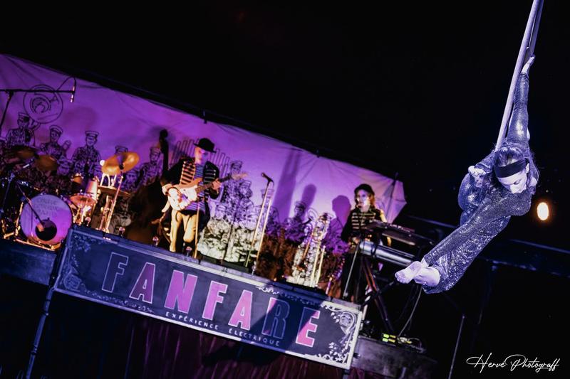 Fanfare [expérience] électrique