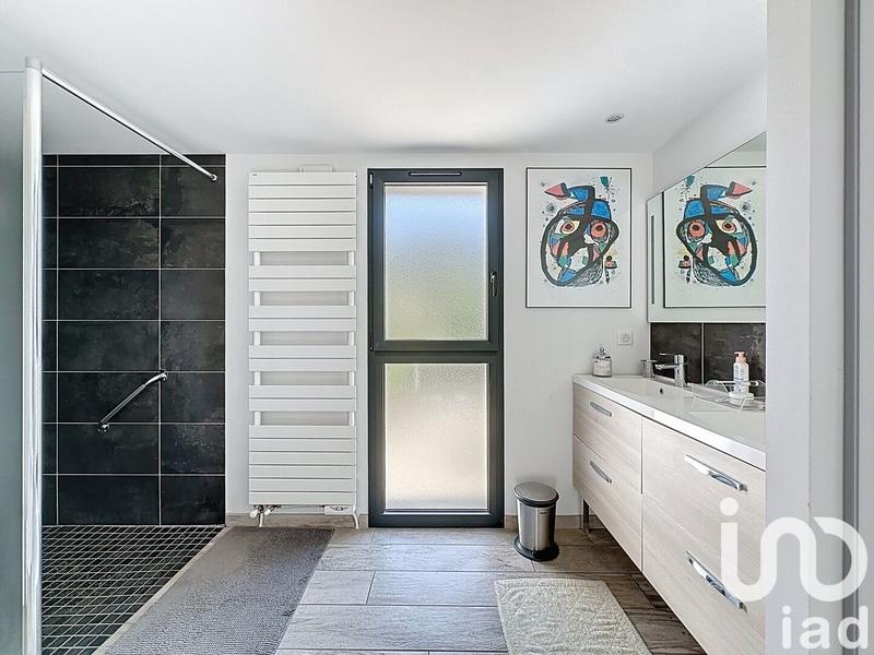 Maison - 247 m² - 7 pièces