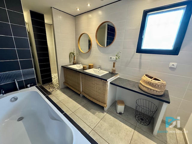 Villa - 220 m² - 7 pièces