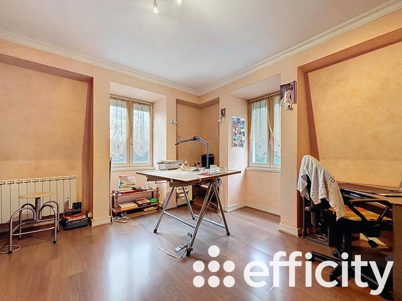 Maison - 221 m² - 5 pièces