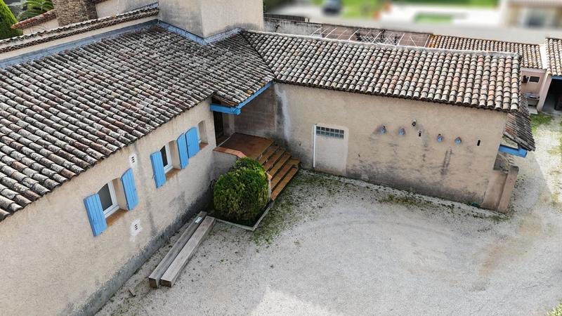 Maison - 256 m² - 6 pièces