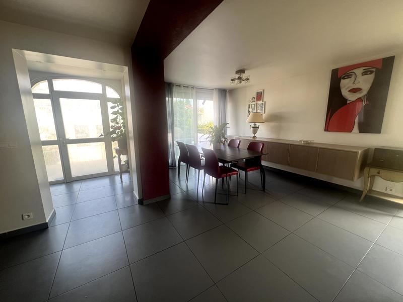 Maison - 196 m² - 7 pièces