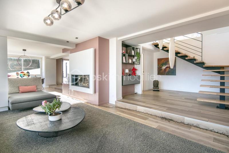 Maison - 200 m² - 6 pièces