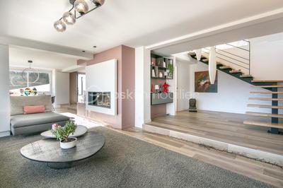 Maison - 200 m² - 6 pièces