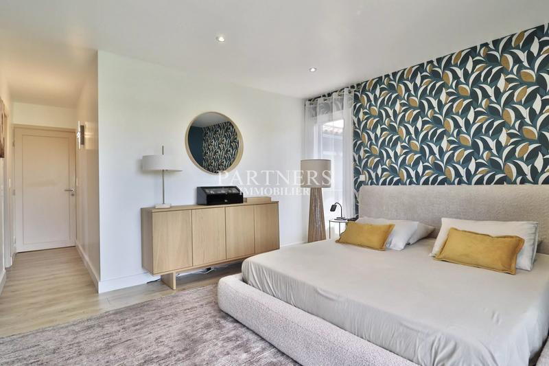 Maison - 300 m² - 10 pièces