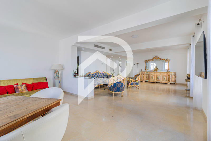 Appartement - 180 m² - 5 pièces