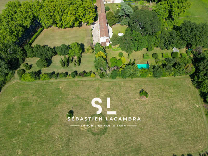 Propriété - 374 m² - 10 pièces