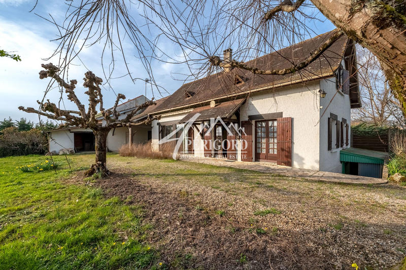 Maison traditionnelle - 200 m² - 8 pièces