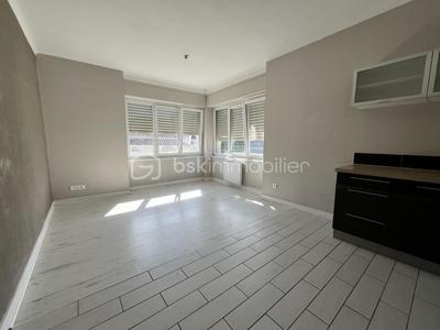 Immeuble - 90 m² - 6 pièces