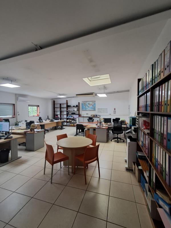 Entrepôt - 1 426 m²