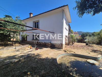 Maison - 230 m² - 8 pièces