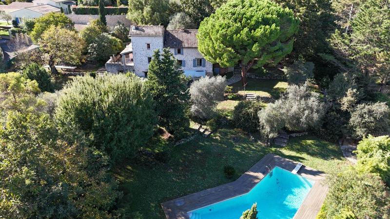 Mas - 258 m² - 8 pièces