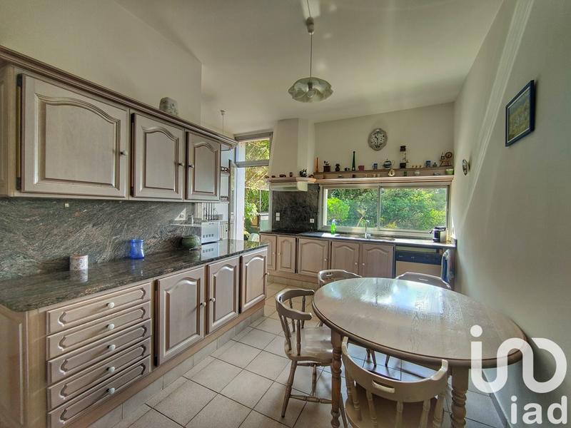 Maison - 250 m² - 8 pièces