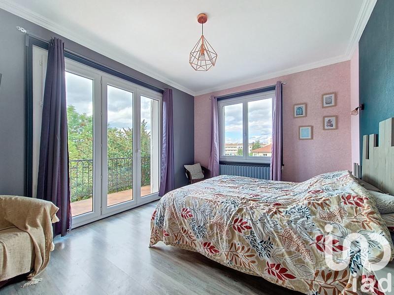 Maison - 240 m² - 10 pièces